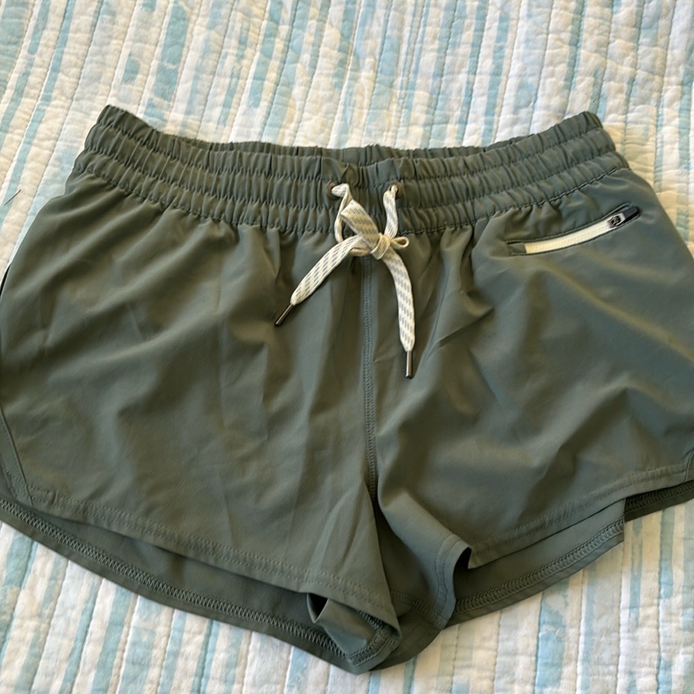 Vuori The Rise, The Shine Short. Medium.